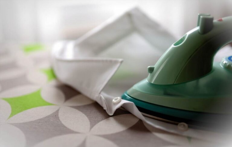 Jak chronić delikatne tkaniny przed uszkodzeniem przez żelazko
